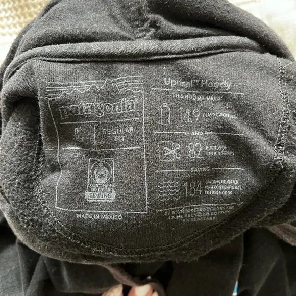 Patagonia Men’s Black P-6 Logo Uprisal Hoody, comfortable pullover, size large - Picture 3 of 7